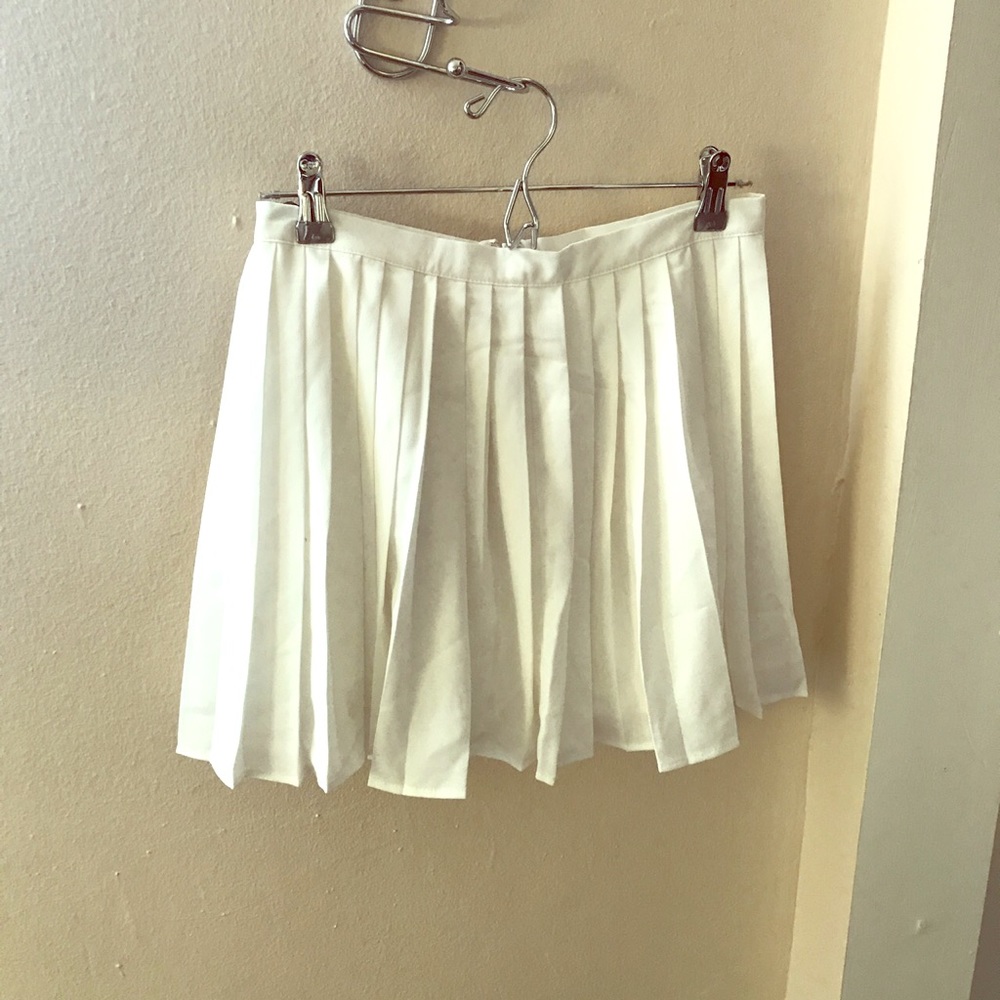 Never worn! White Forever 21 pleated mini skirt